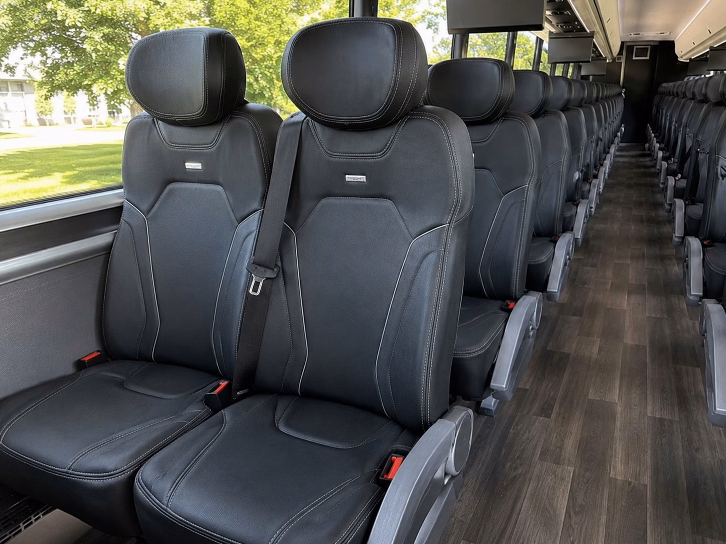 shuttle guests between portland s most beautiful wedding venues without the parking headache